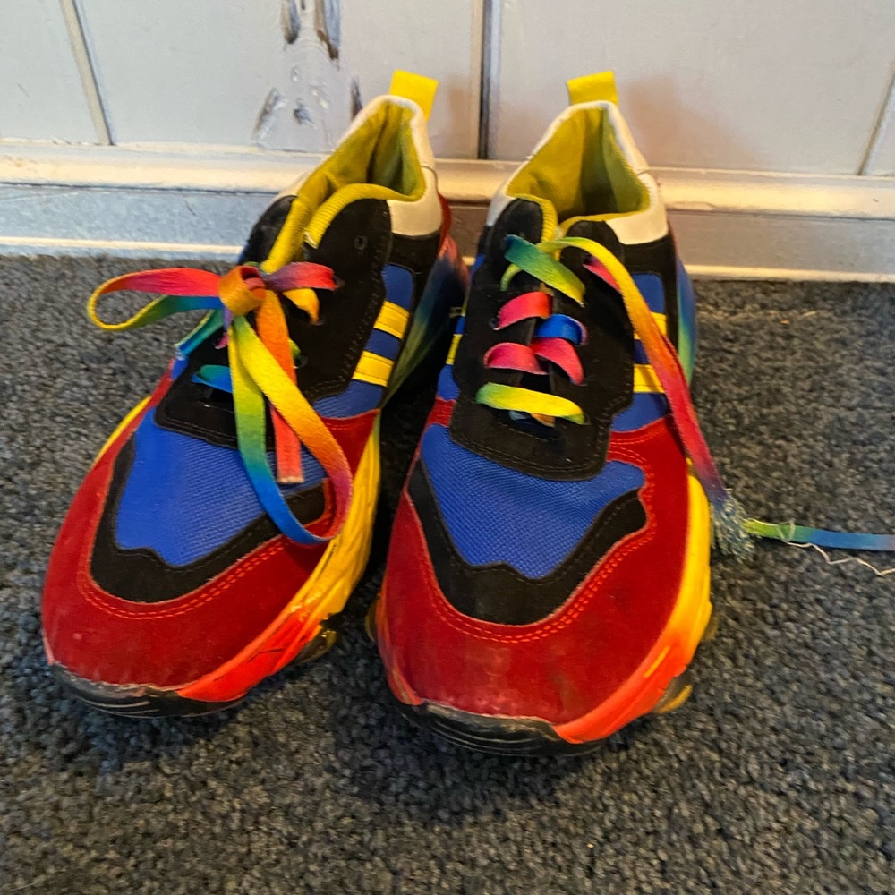Ladies sneakers